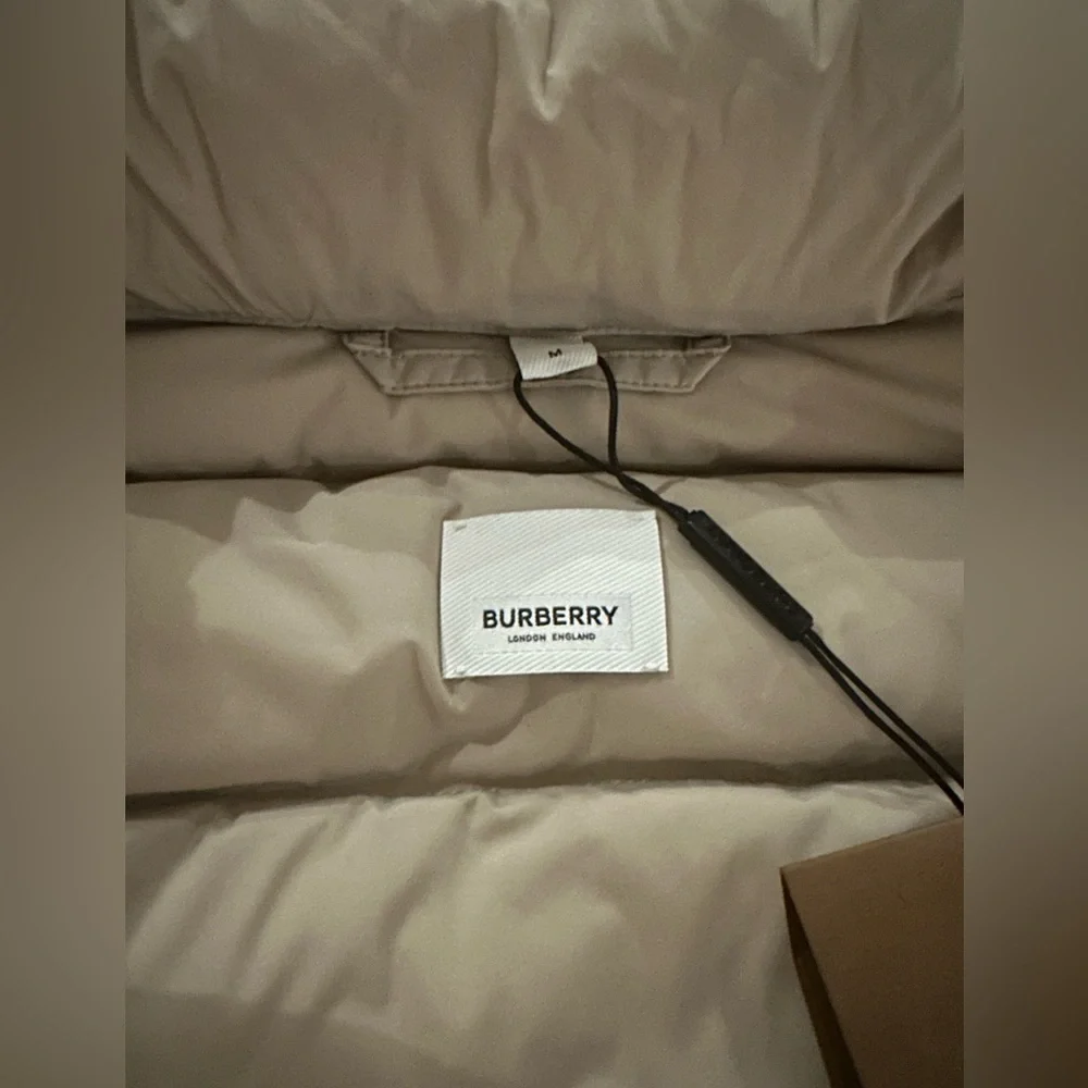 NEW..Burberry slim fit puffer coat NEW - Picture 7 of 10